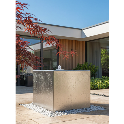 Imposanter Edelstahl Quellwürfel als komplettset für den Einsatz im Garten oder auf der Terrasse